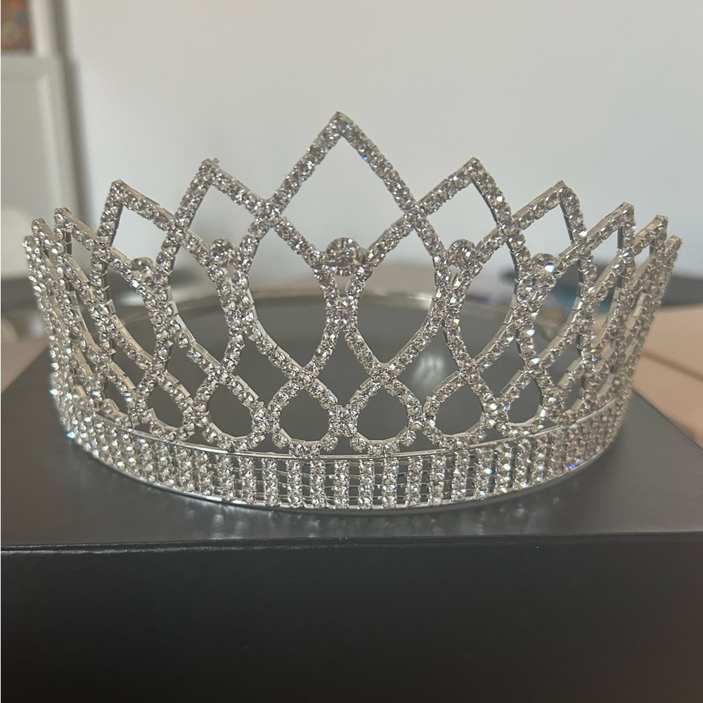Beautiful tall Crown